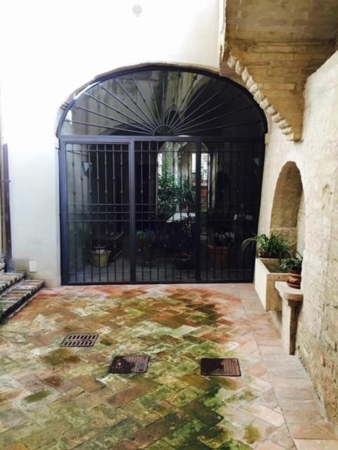 Antica Foligno 1600 Magic Apartment Luaran gambar