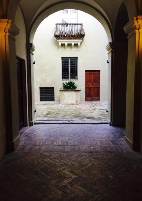 Antica Foligno 1600 Magic Apartment Luaran gambar